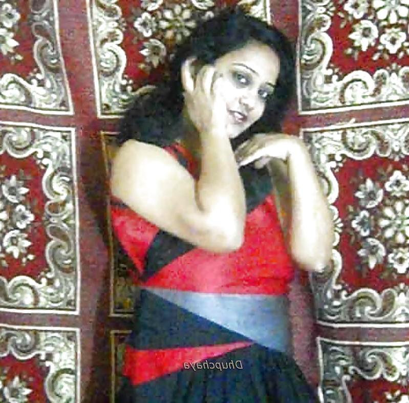 25P Desi Annika Aunty Nude Pictures