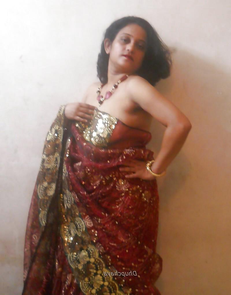 25P Desi Annika Aunty Nude Pictures