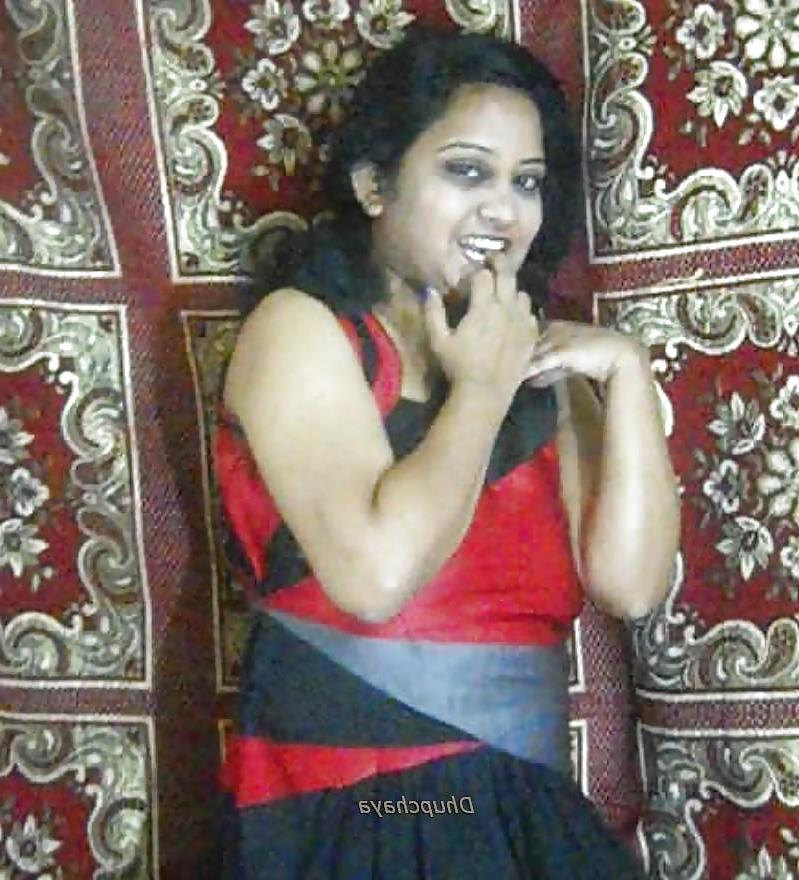 25P Desi Annika Aunty Nude Pictures