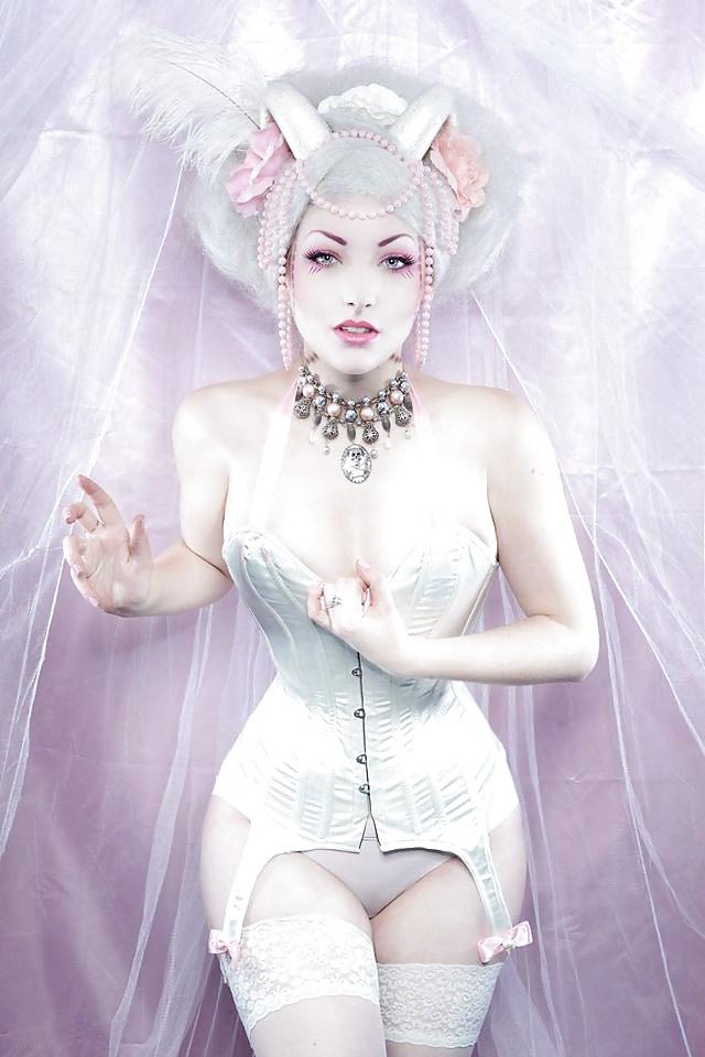 25P C.'s corset  (paul-dom collection)