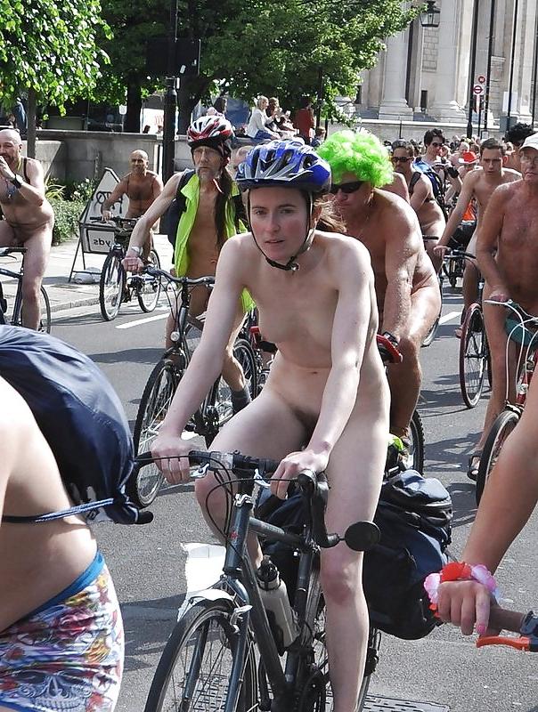 25P The Beauty of Amateur Naked Cycling