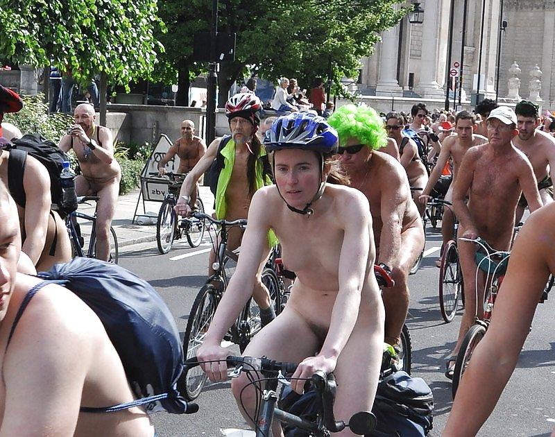 25P The Beauty of Amateur Naked Cycling