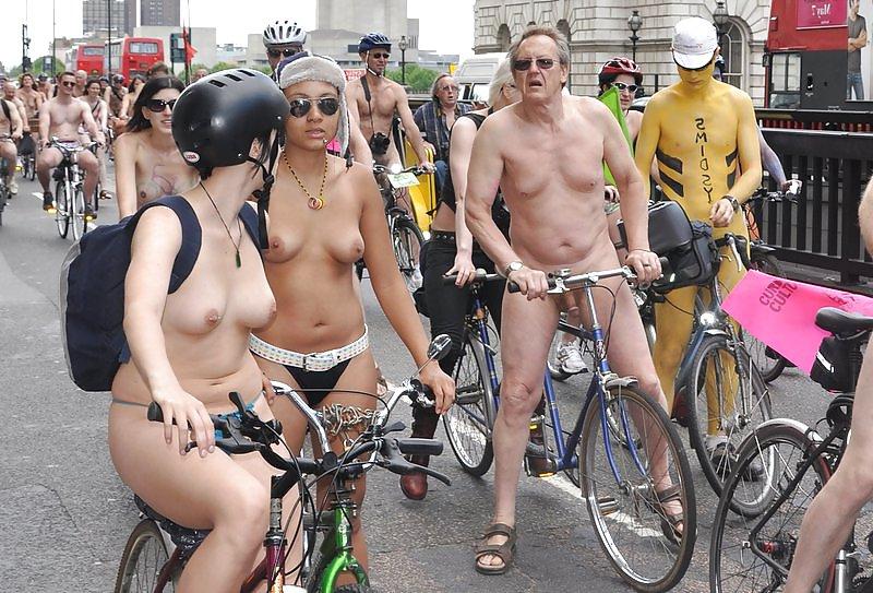 25P The Beauty of Amateur Naked Cycling