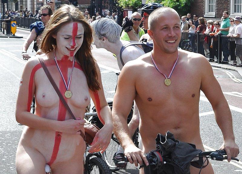 25P The Beauty of Amateur Naked Cycling
