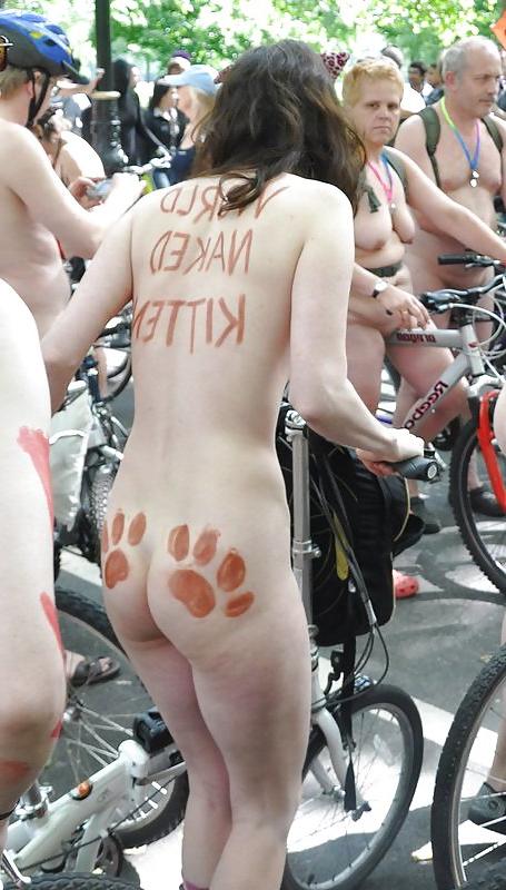 25P The Beauty of Amateur Naked Cycling