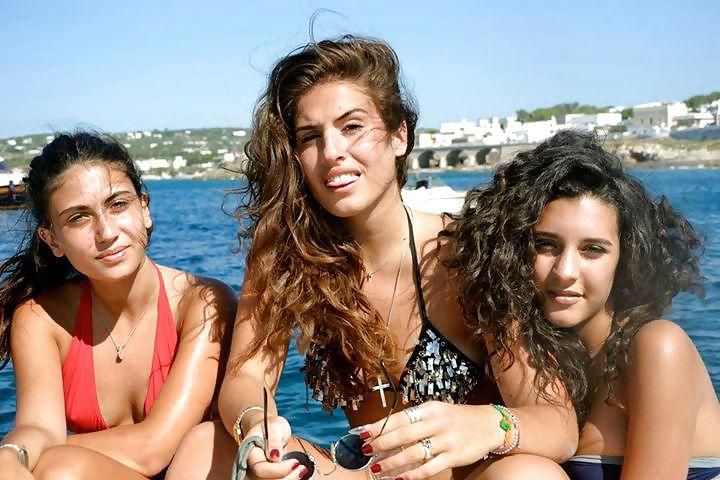 25P HORNY YOUNG TEENS CAMELTOES AND SEE THRU - COMMENT