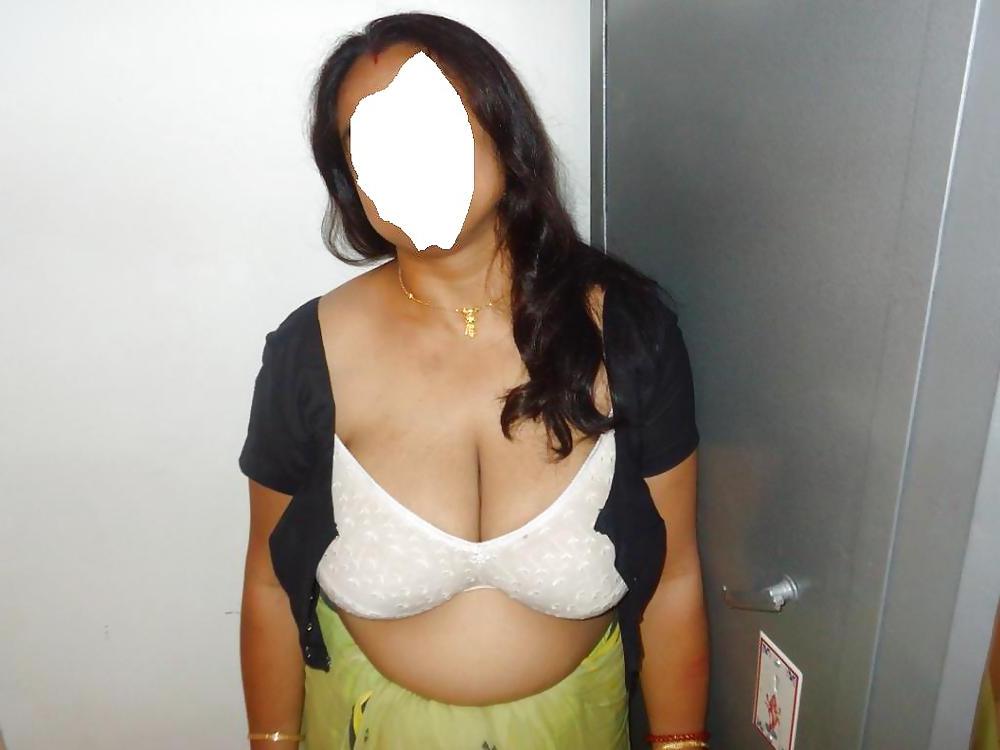 9P Desi Aunt 1.3