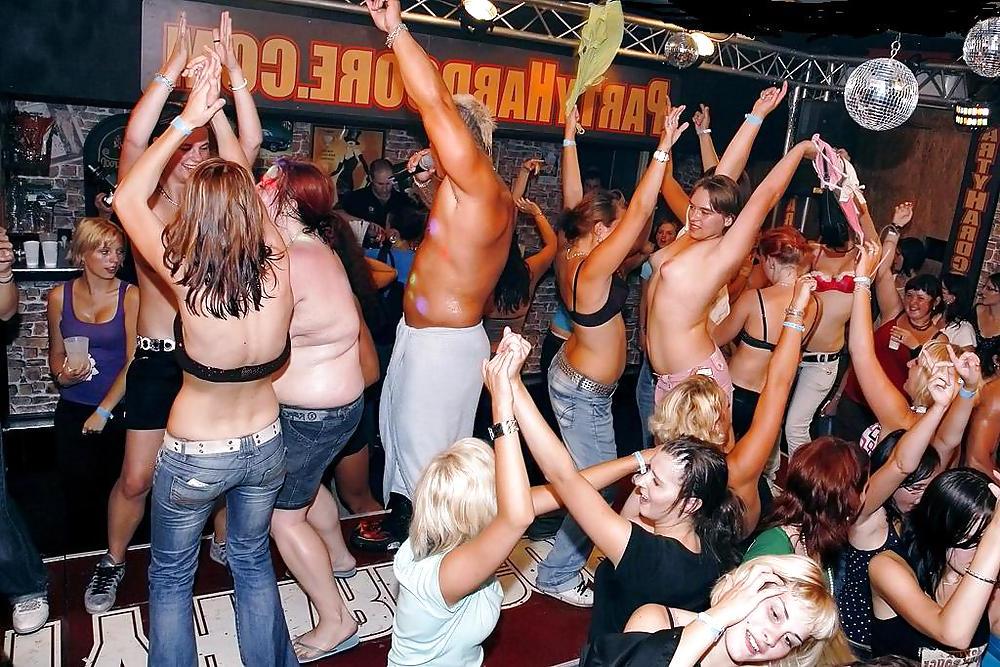 25P Happy New Year... Let's Party!
