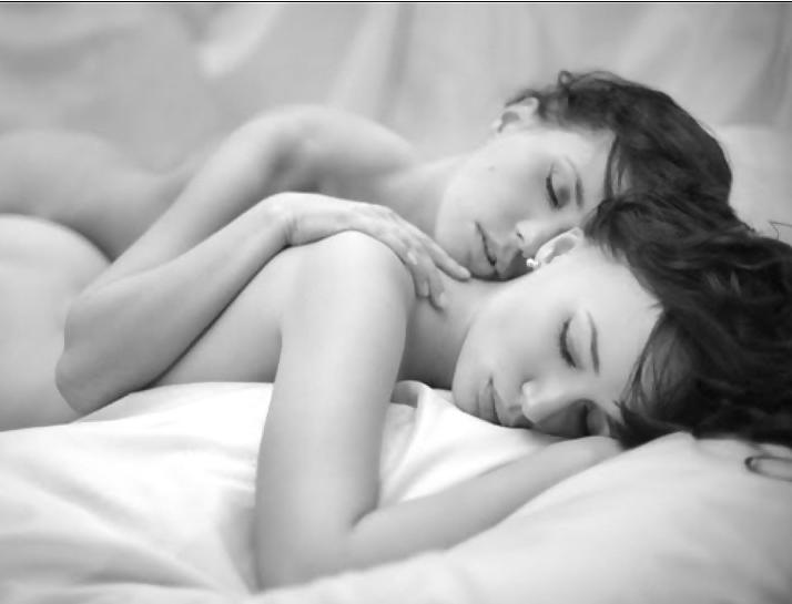 25P Hot Lesbian Love Photos