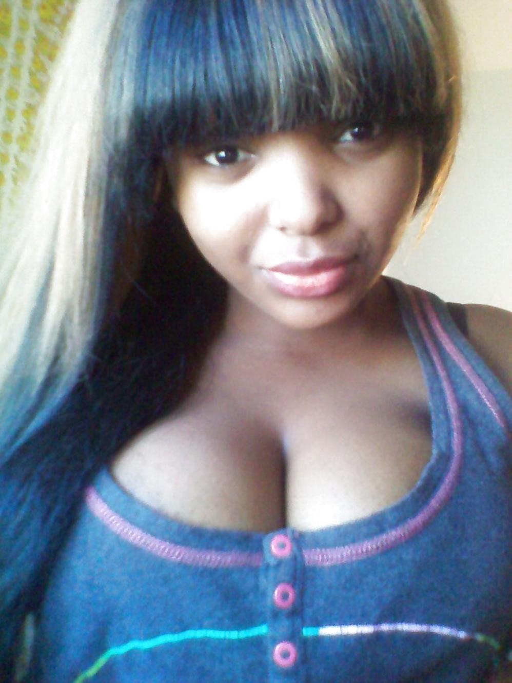 25P Busty Black Beauty