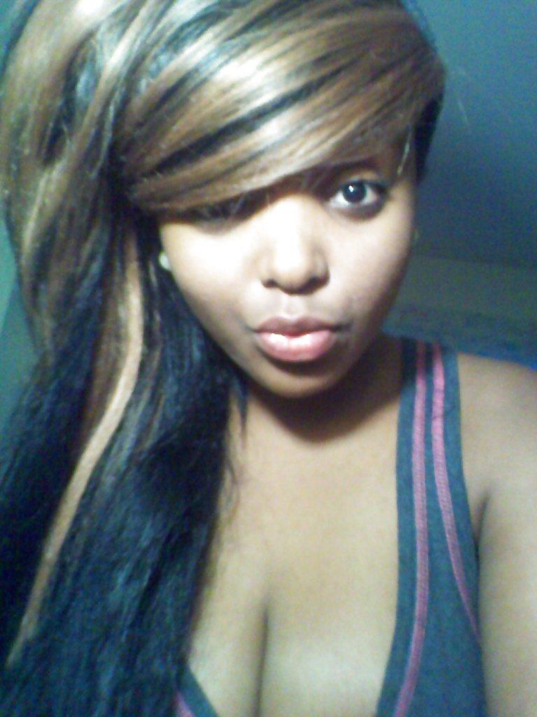 25P Busty Black Beauty