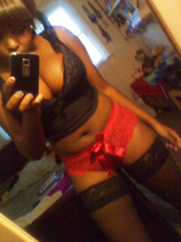 25P Busty Black Beauty