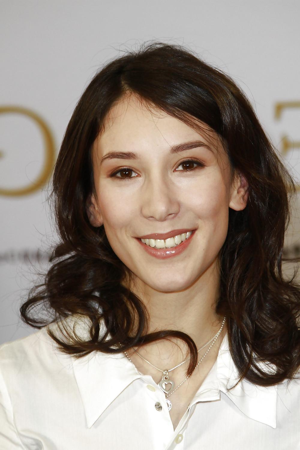 25P Sibel kekilli & Nena Blow