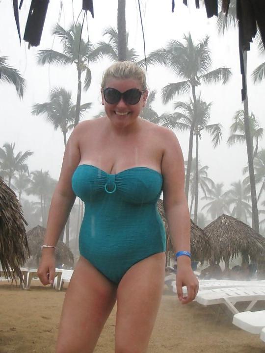 25P Sexy Girls holiday pictures compilation part 2
