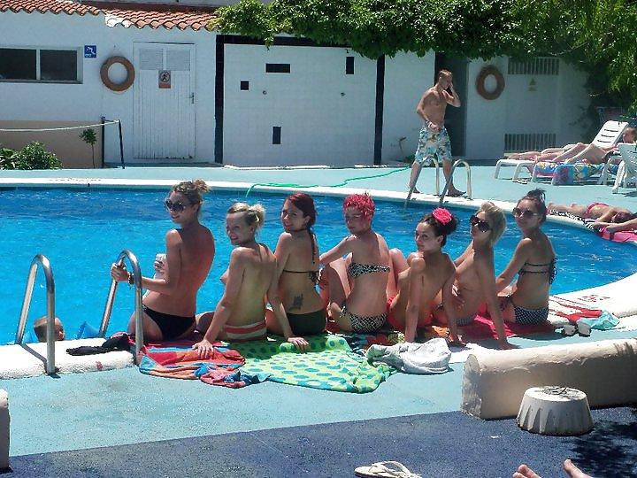 25P Sexy Girls holiday pictures compilation part 2