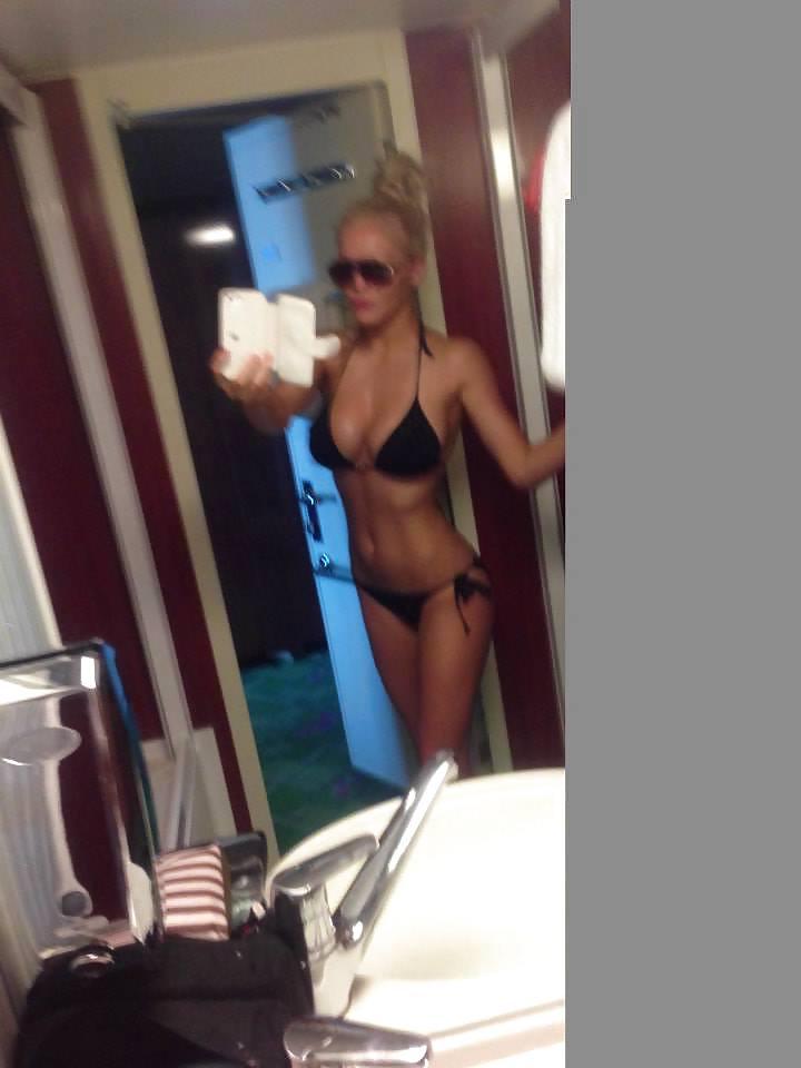 25P Sexy Girls holiday pictures compilation part 2
