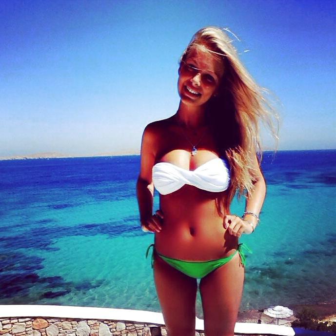 25P Sexy Girls holiday pictures compilation part 2