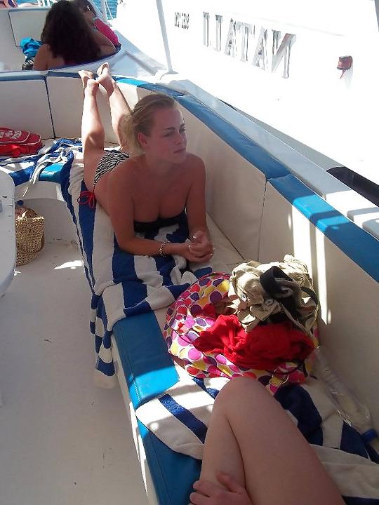 25P Sexy Girls holiday pictures compilation part 2
