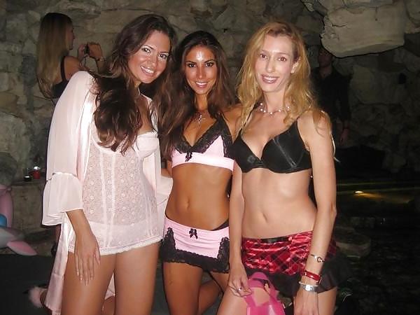 25P Hot Amateurs in Lingerie