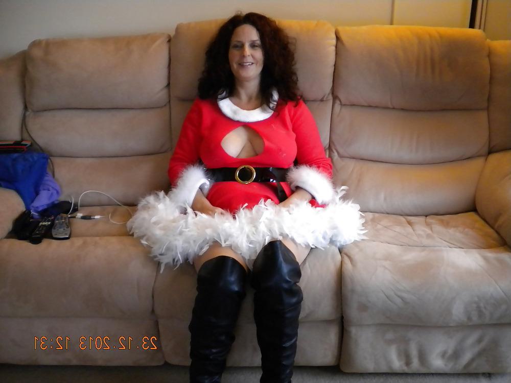 25P Happy Xmas to all my friends, love Tania xxx