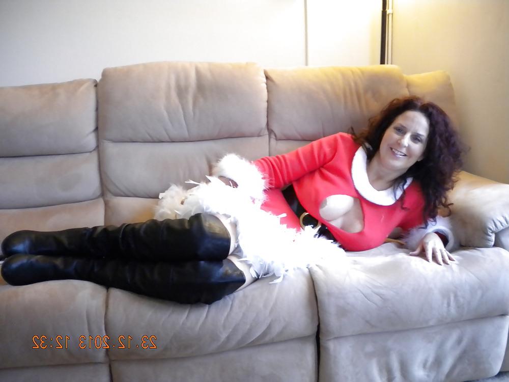 25P Happy Xmas to all my friends, love Tania xxx