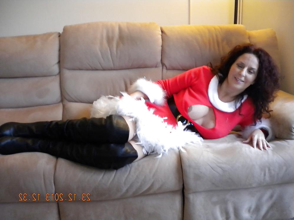 25P Happy Xmas to all my friends, love Tania xxx
