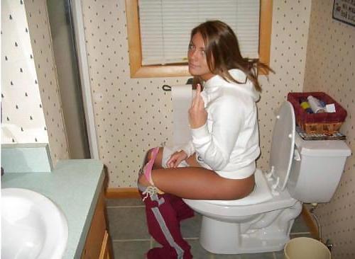 20P Teens on toilet