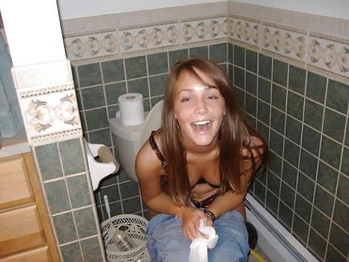 20P Teens on toilet