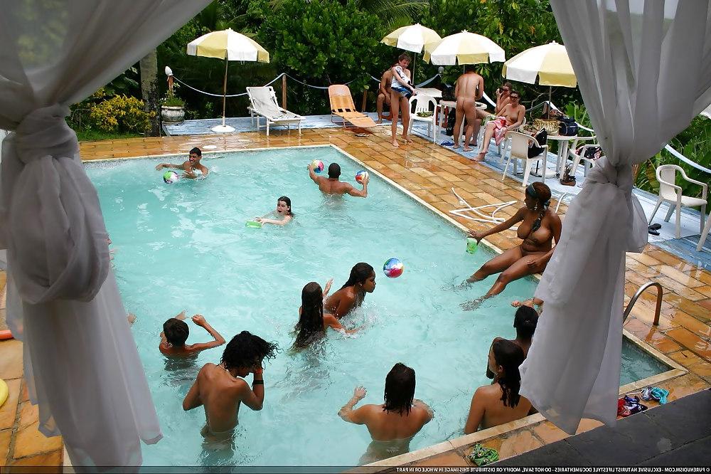 16P The Beauty of Amateur Nudists