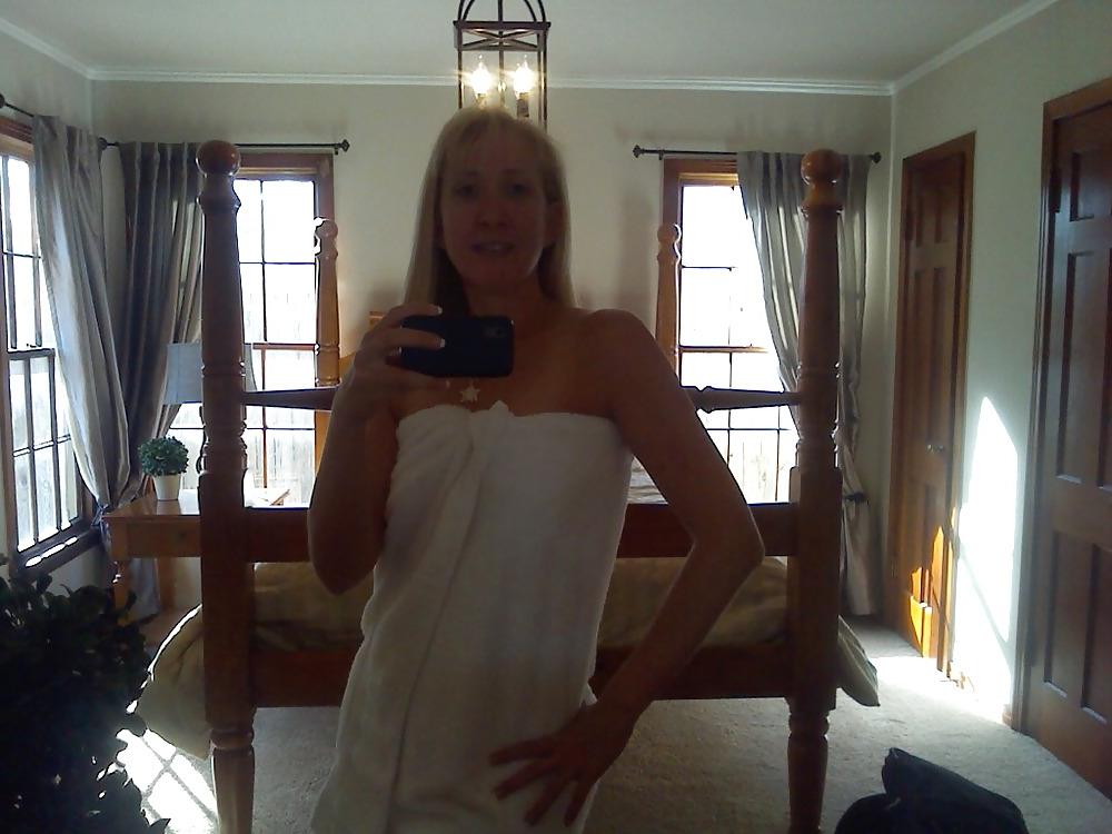 24P Slim Blonde MILF Self Pics