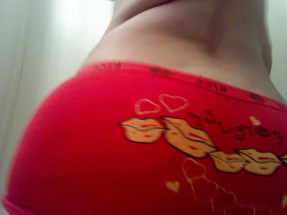 24P Slim Blonde MILF Self Pics