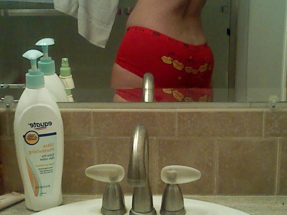 24P Slim Blonde MILF Self Pics