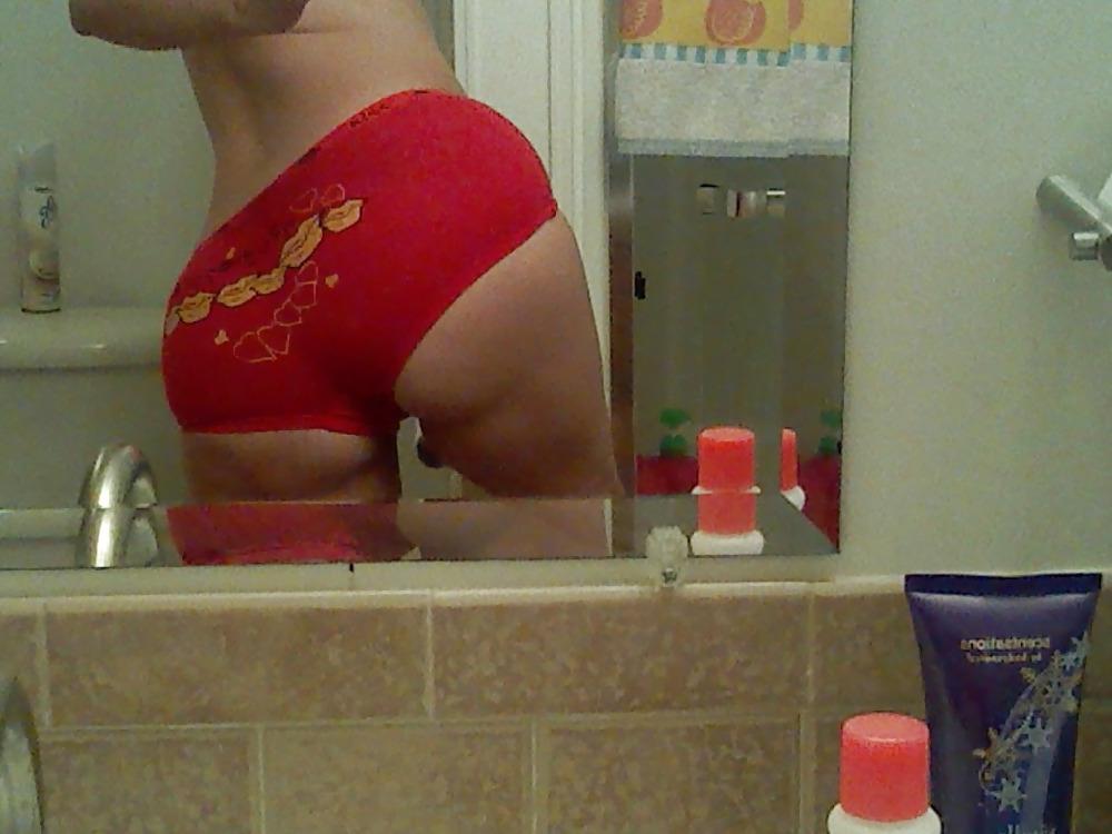 24P Slim Blonde MILF Self Pics