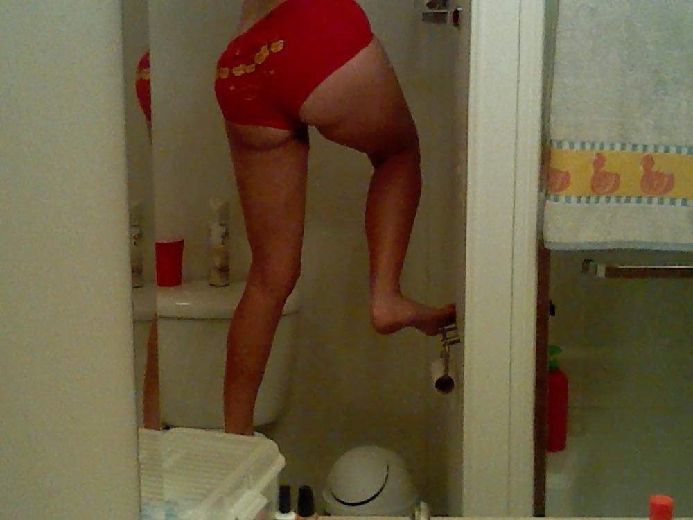 24P Slim Blonde MILF Self Pics