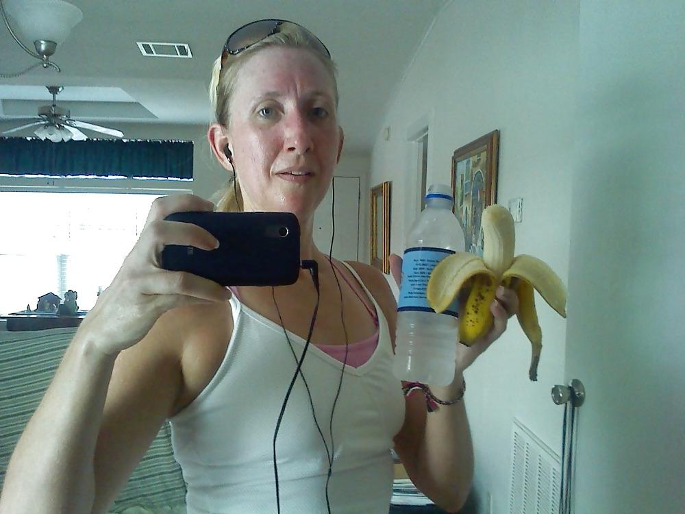 24P Slim Blonde MILF Self Pics