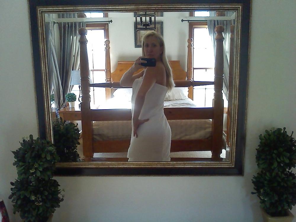 24P Slim Blonde MILF Self Pics