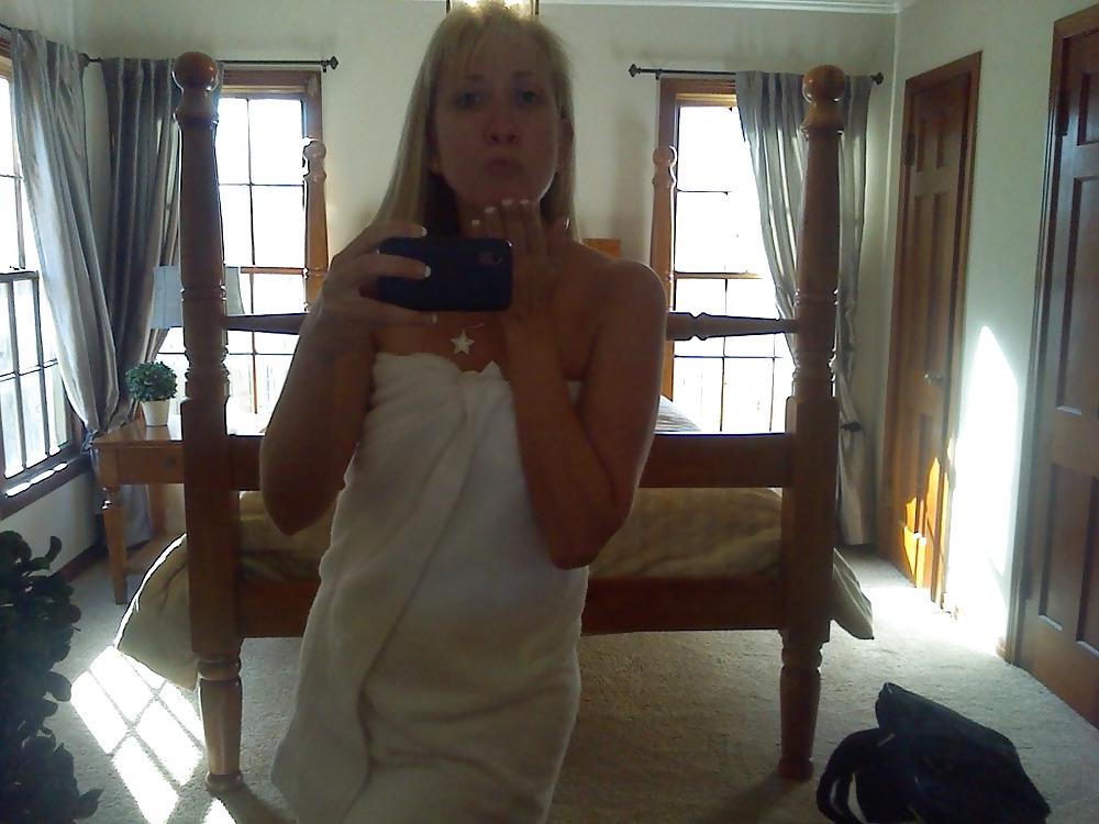 24P Slim Blonde MILF Self Pics