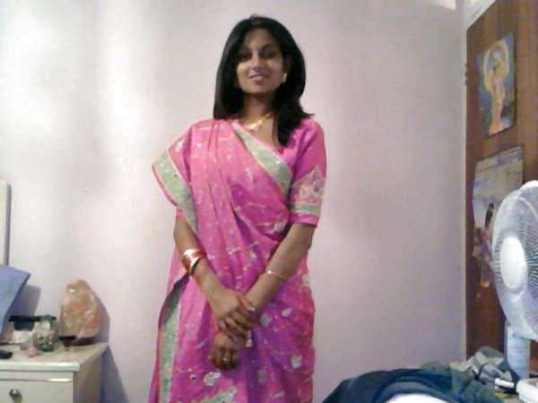 8P Sexy Desi show off in selfies