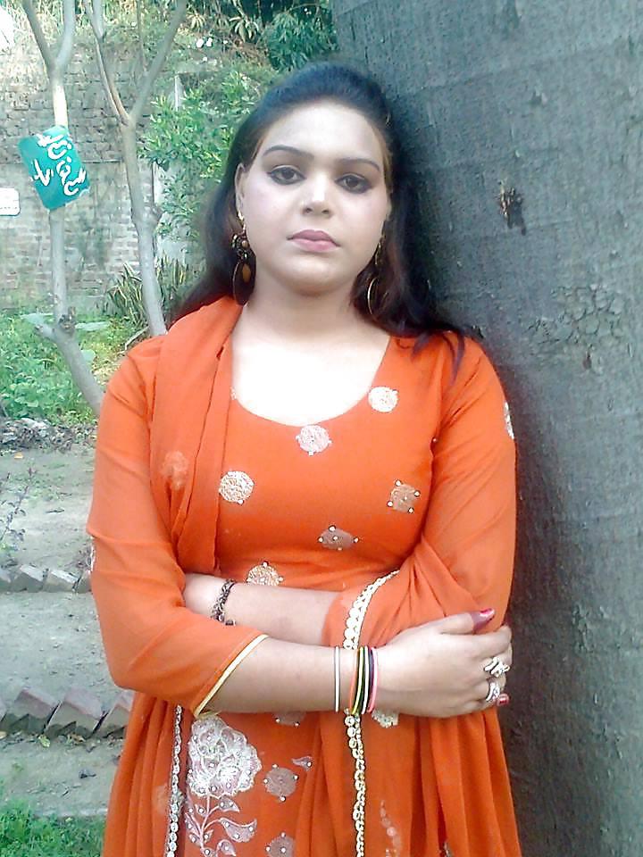 25P Desi beauty in SILK 2