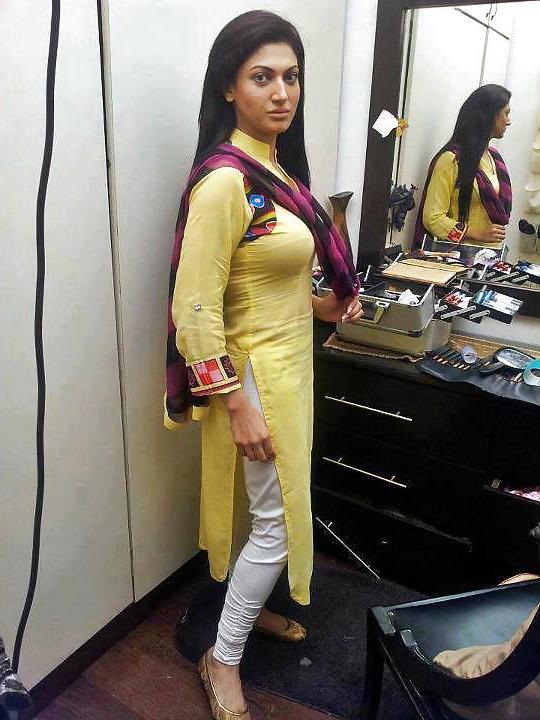 25P Desi beauty in SILK 2