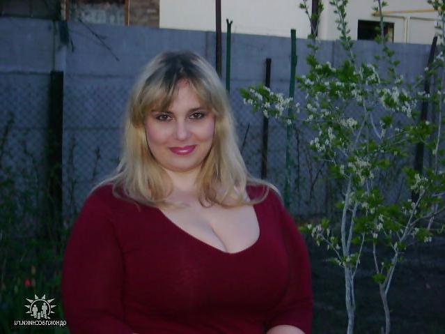 11P Busty Russian Woman 1562