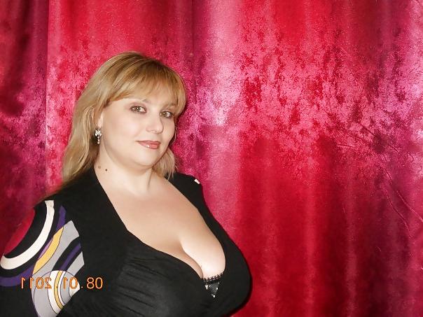 11P Busty Russian Woman 1562