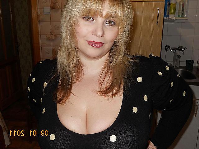 11P Busty Russian Woman 1562