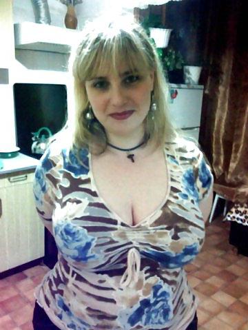 11P Busty Russian Woman 1562