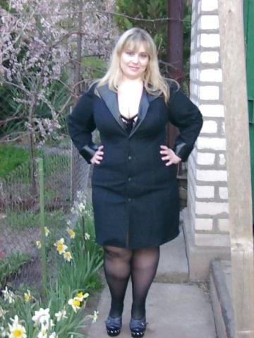 11P Busty Russian Woman 1562