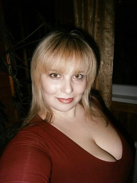 11P Busty Russian Woman 1562