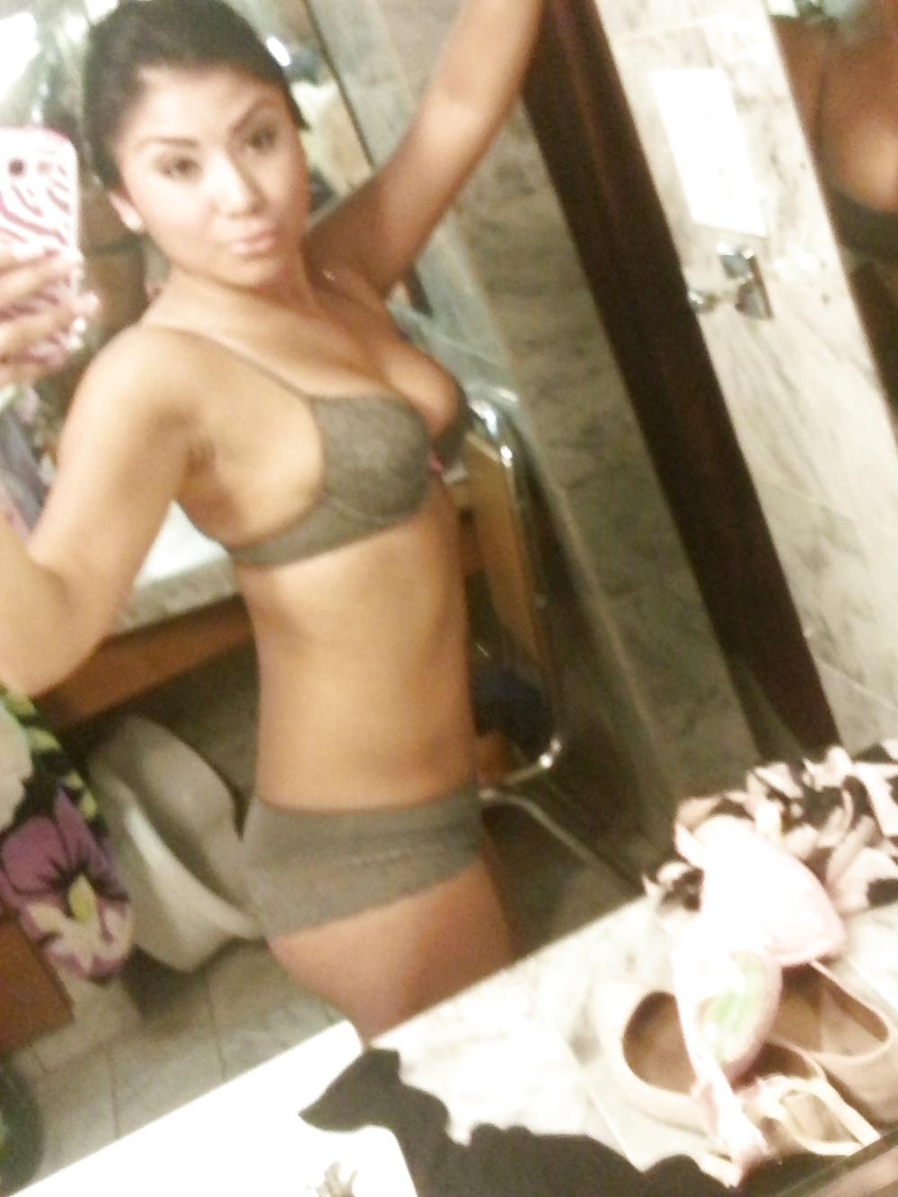 24P Nn latina selfshots