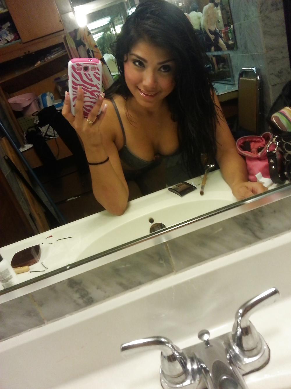 24P Nn latina selfshots