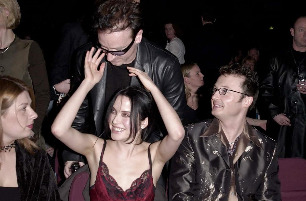 25P Singer Andrea Corr, oops, pokies, seethrough+other hot pics