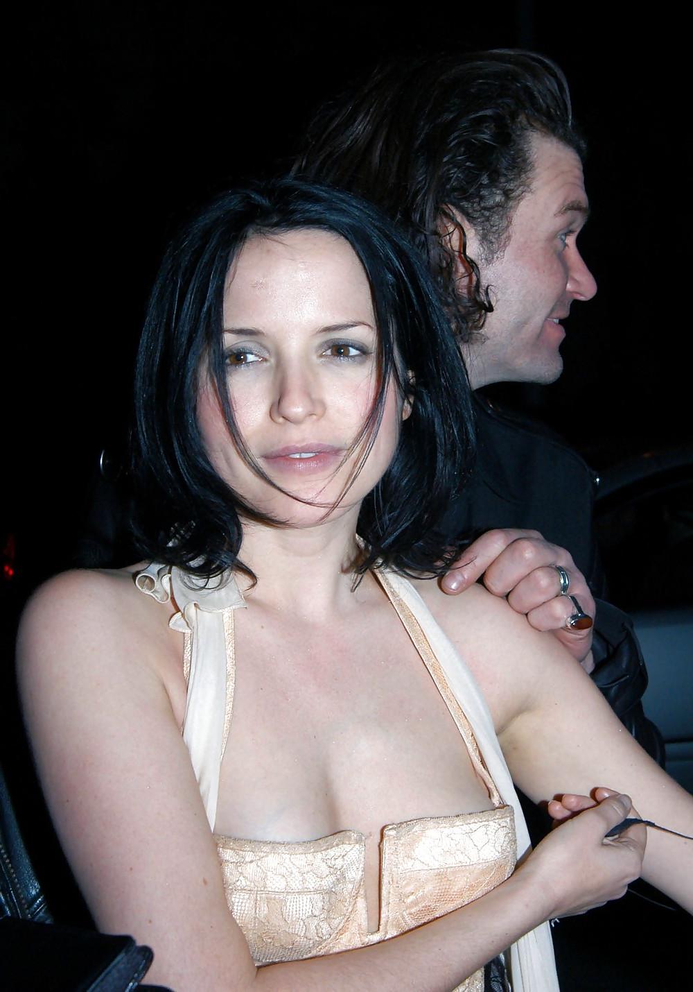 25P Singer Andrea Corr, oops, pokies, seethrough+other hot pics